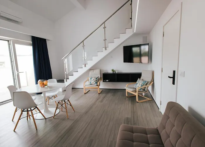 Penthouse Seaside Apartment B - Faraway